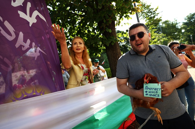 Депутати заявиха подкрепа за исканията на служителите на няколко държавни агенции, които протестират днес пред парламента