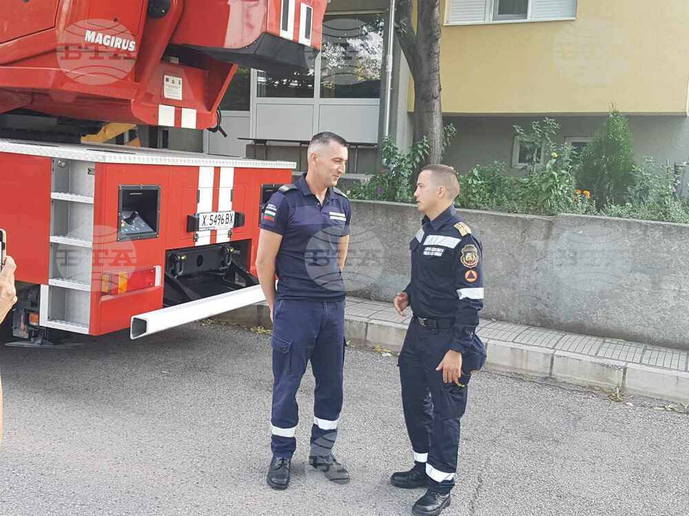 Жена е спасена в Хасково при акция на пожарникари, полицаи и медици