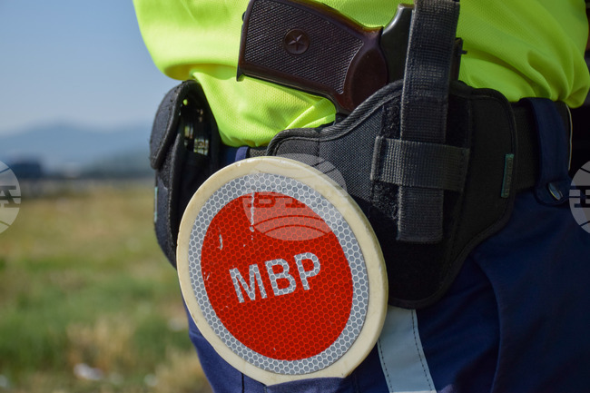 Ученици от благоевградско училище се запознаха с професията на полицая