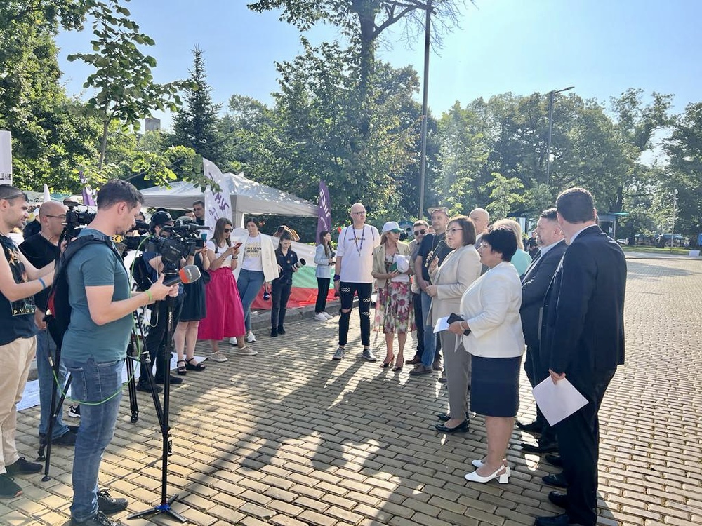 Нинова пред протестиращите синдикати: Доходите трябва да бъдат увеличени и хората да живеят нормално