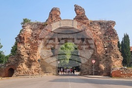 Хисаря - Южна крепостна порта "Камилите" - подписка