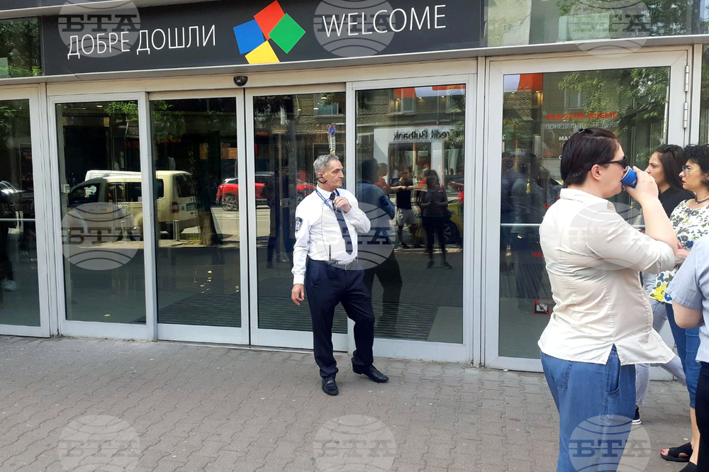Търговски център - сигнал за бомба