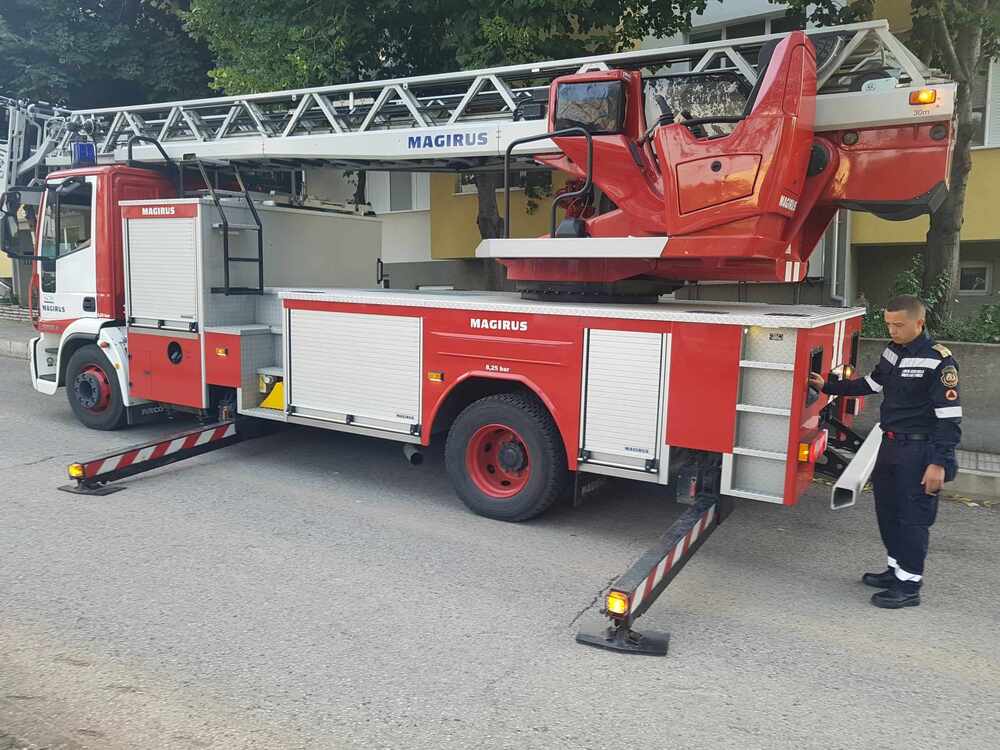 МВР: Пожарникари, полицаи и медици спасиха живота на жена, открита в безпомощно състояние