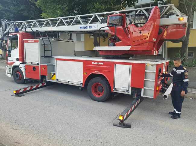 МВР: Пожарникари, полицаи и медици спасиха живота на жена, открита в безпомощно състояние