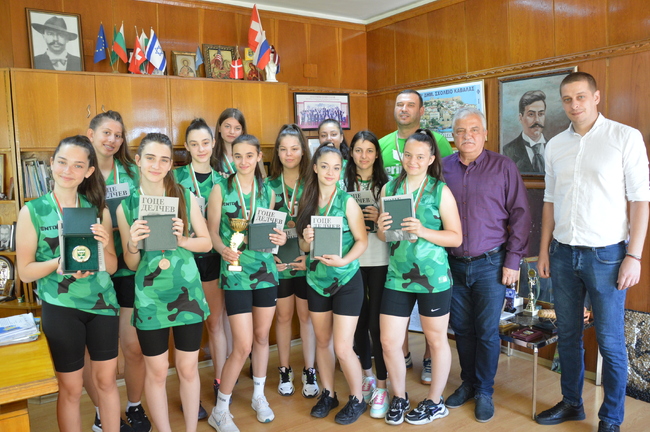 Кметът на община Гоце Делчев се срещна с баскетболният отбор на момичетата до 14 годишна възраст „Пирин" Гоце Делчев