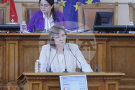 Парламент - заседание - Корнелия Нинова