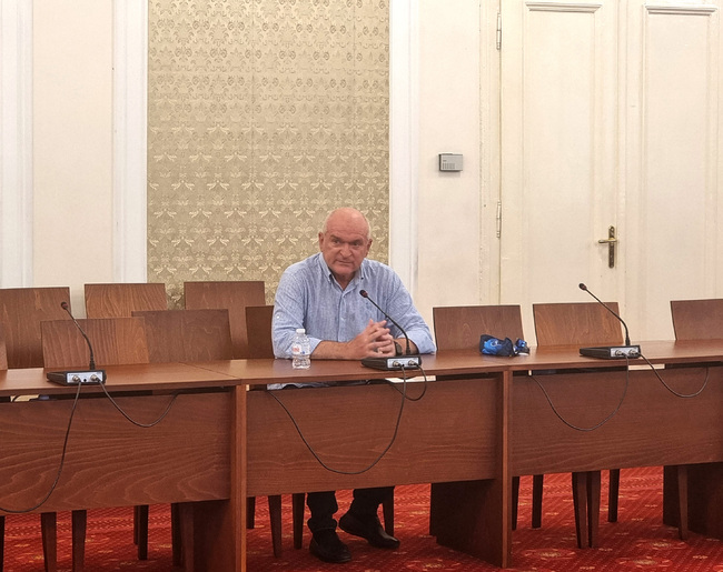 Финансовите експерти на ПП-ДБ се срещнаха с кандидата на ГЕРБ-СДС за председател на Сметната палата Димитър Главчев в Народното събрание