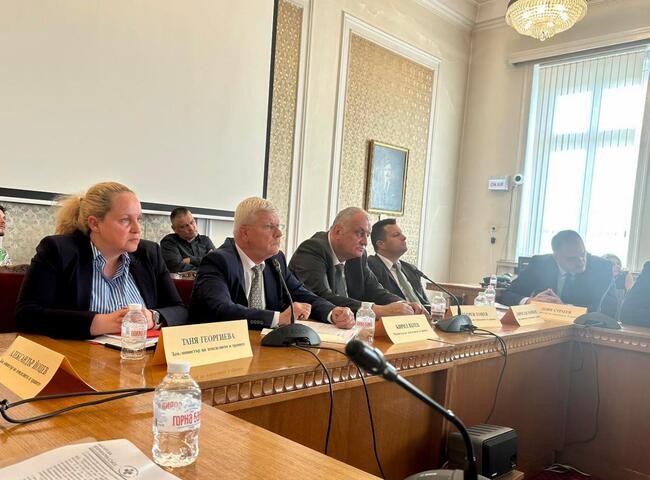 Министър Кирил Вътев участва в първия блиц контрол в Комисията по земеделието, храните и горите към НС
