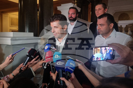 Народно събрание - ПП-ДБ - среща - Кирил Петков - брифинг