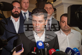 Народно събрание - ПП-ДБ - среща - Кирил Петков - брифинг