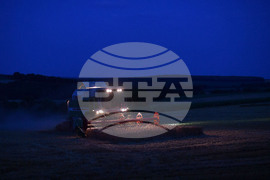 Село Голям Поровец - работа на полето - нощна жътва