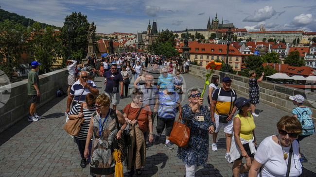 Нощувките в туристическите обекти в ЕС през 2025 г. достигат рекордните 3,08 млрд. 