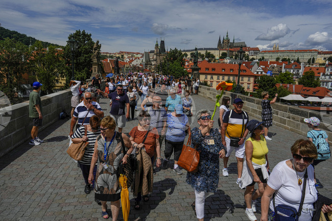 Нощувките в туристическите обекти в ЕС през 2025 г. достигат рекордните 3,08 млрд. 