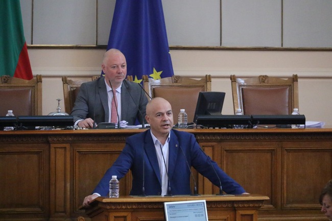 БСП: Председателят на НС държи имунитета на Бойко Борисов на трупчета, превърнал го е в негов заложник