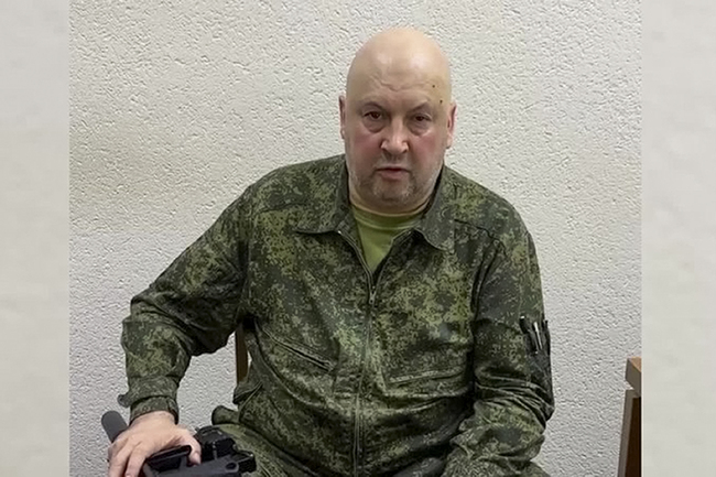 Генерал Суровикин е отстранен от поста ръководител на въздушно-космическите сили на Русия, твърди известен журналист