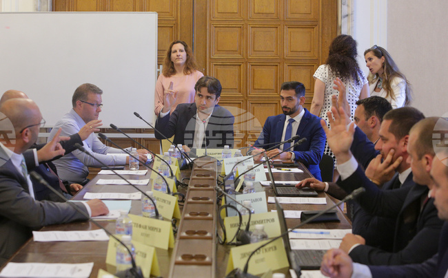 Парламент - Комисия по електронно управление и информационни технологии