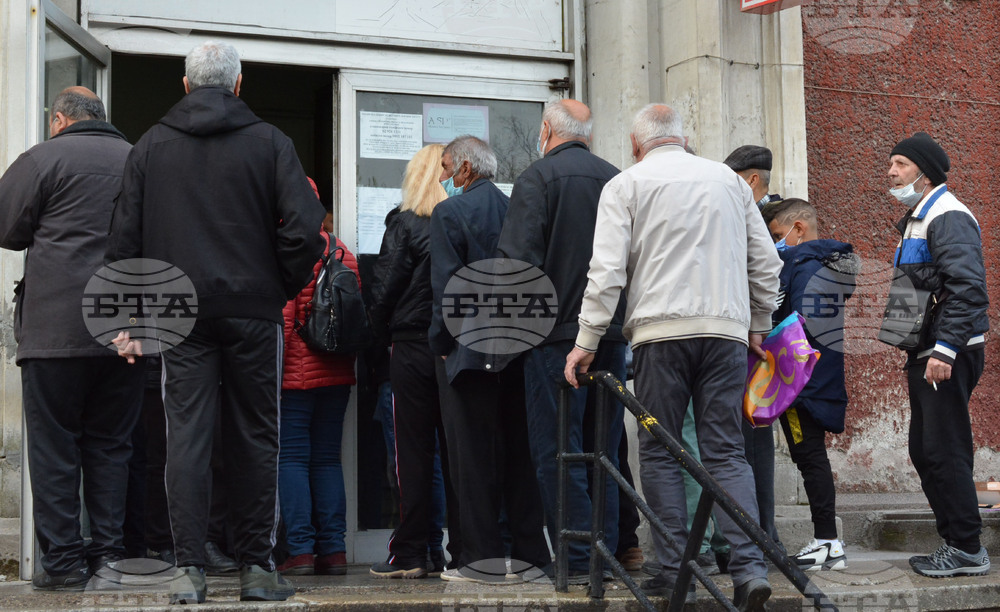 Хасково - пенсионери - опашка