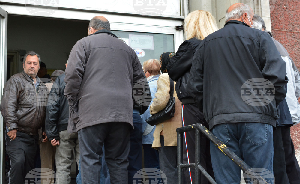 Хасково - пенсионери - опашка