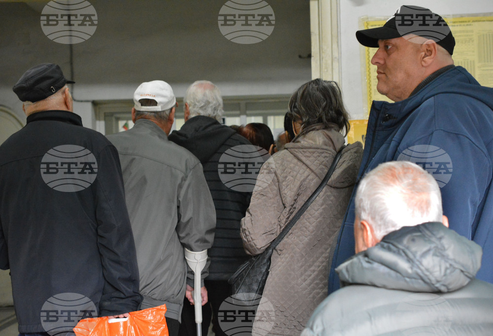 Хасково - пенсионери - опашка