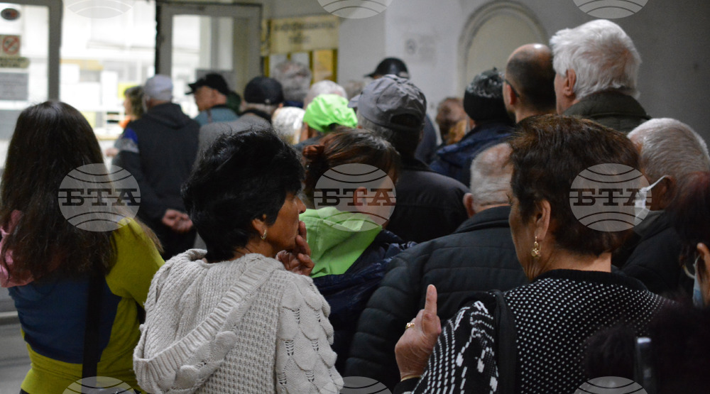 Хасково - пенсионери - опашка