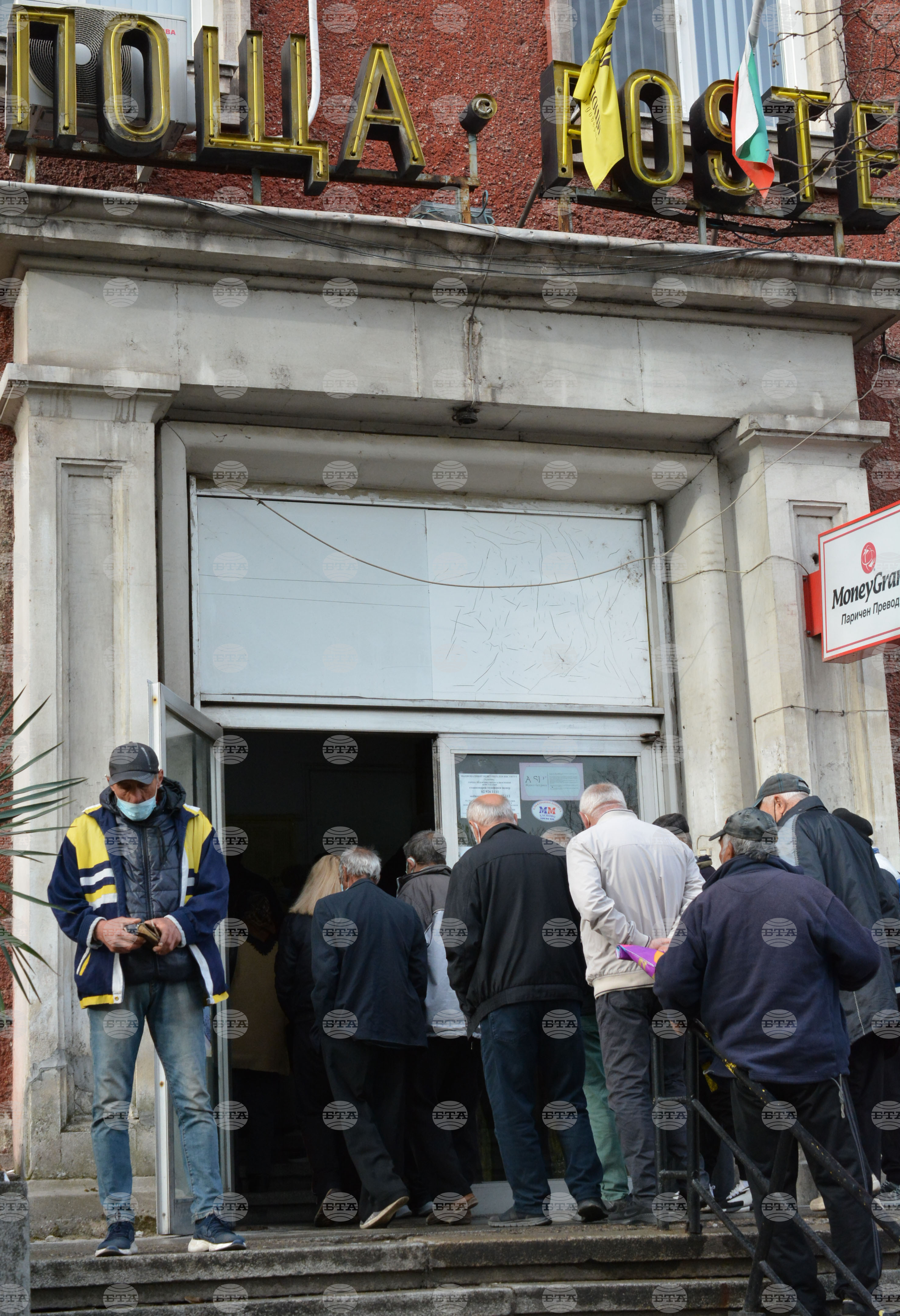 Хасково - пенсионери - опашка