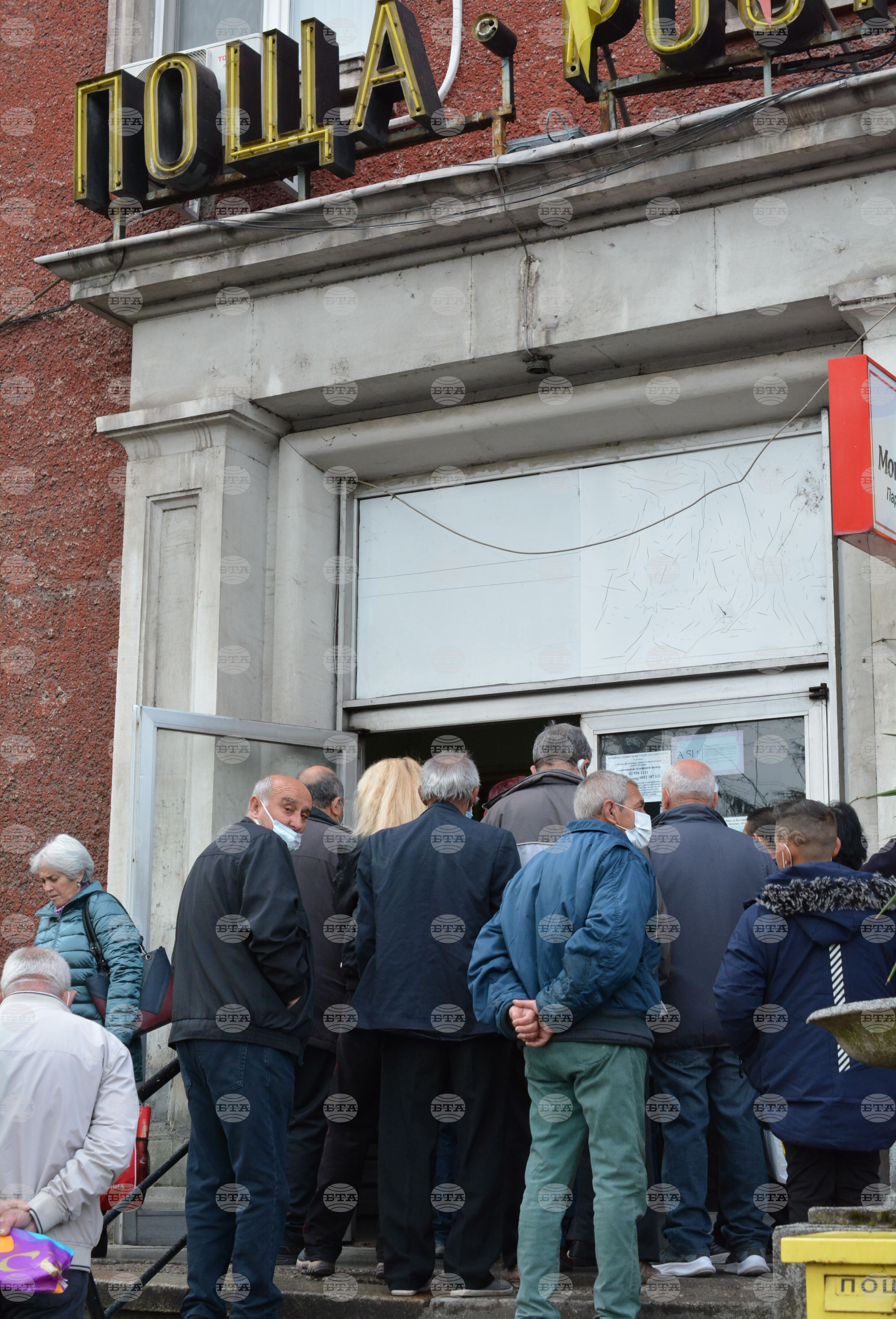 Хасково - пенсионери - опашка