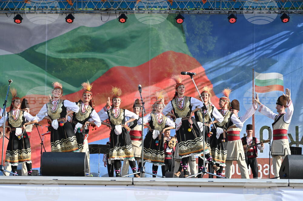 На Роженските поляни започна празничната програма за издигане на българското знаме на 111-метровия пилон „Рожен“