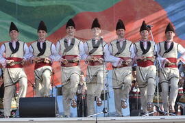 На Роженските поляни започна празничната програма за издигане на българското знаме на 111-метровия пилон „Рожен“