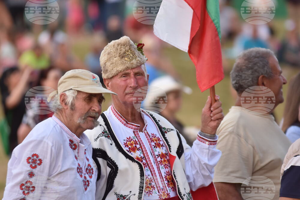 На Роженските поляни започна празничната програма за издигане на българското знаме на 111-метровия пилон „Рожен“