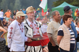 На Роженските поляни започна празничната програма за издигане на българското знаме на 111-метровия пилон „Рожен“