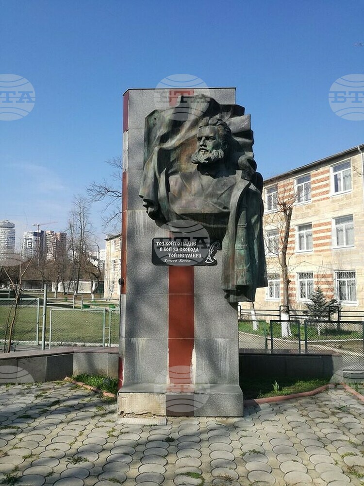 Паметникът на Христо Ботев в Кишинев ще бъде реставриран