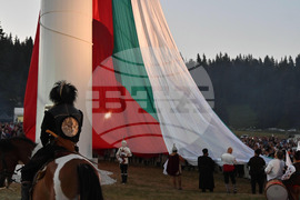 Роженски поляни - пилон „Рожен“ - издигане на националния флаг