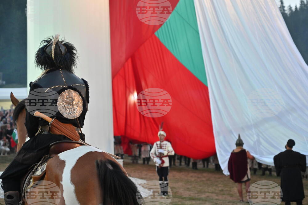 Роженски поляни - пилон „Рожен“ - издигане на националния флаг