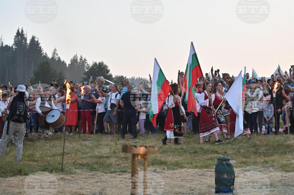 Роженски поляни - пилон „Рожен“ - издигане на националния флаг