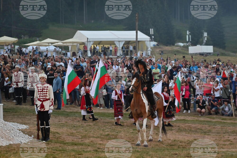Роженски поляни - пилон „Рожен“ - издигане на националния флаг