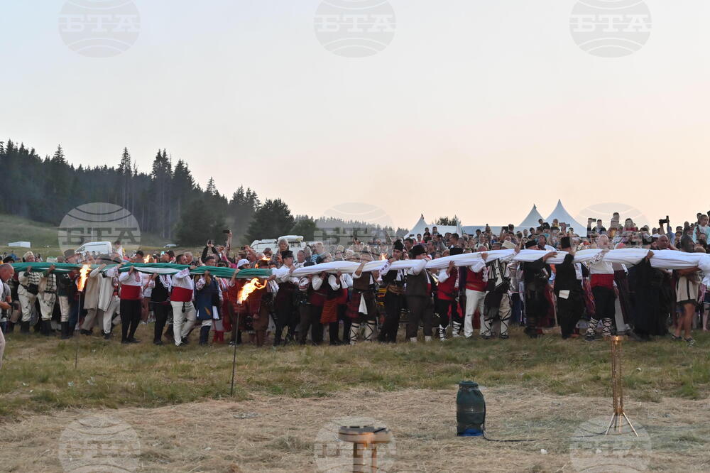 Роженски поляни - пилон „Рожен“ - издигане на националния флаг