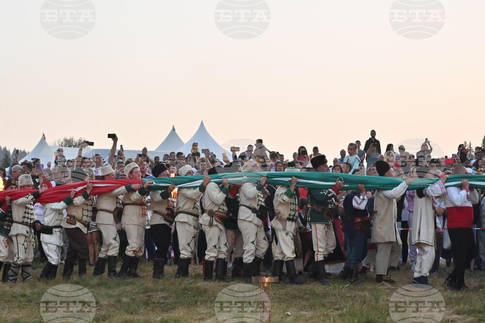 Роженски поляни - пилон „Рожен“ - издигане на националния флаг