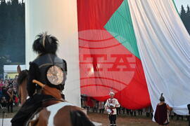 Роженски поляни - пилон „Рожен“ - издигане на националния флаг