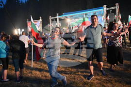 Роженски поляни - пилон „Рожен“ - издигане на националния флаг