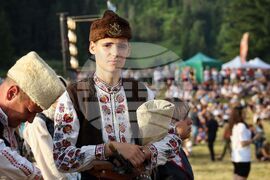 Роженски поляни - пилон „Рожен“ - издигане на националния флаг