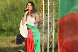 Роженски поляни - пилон „Рожен“ - издигане на националния флаг