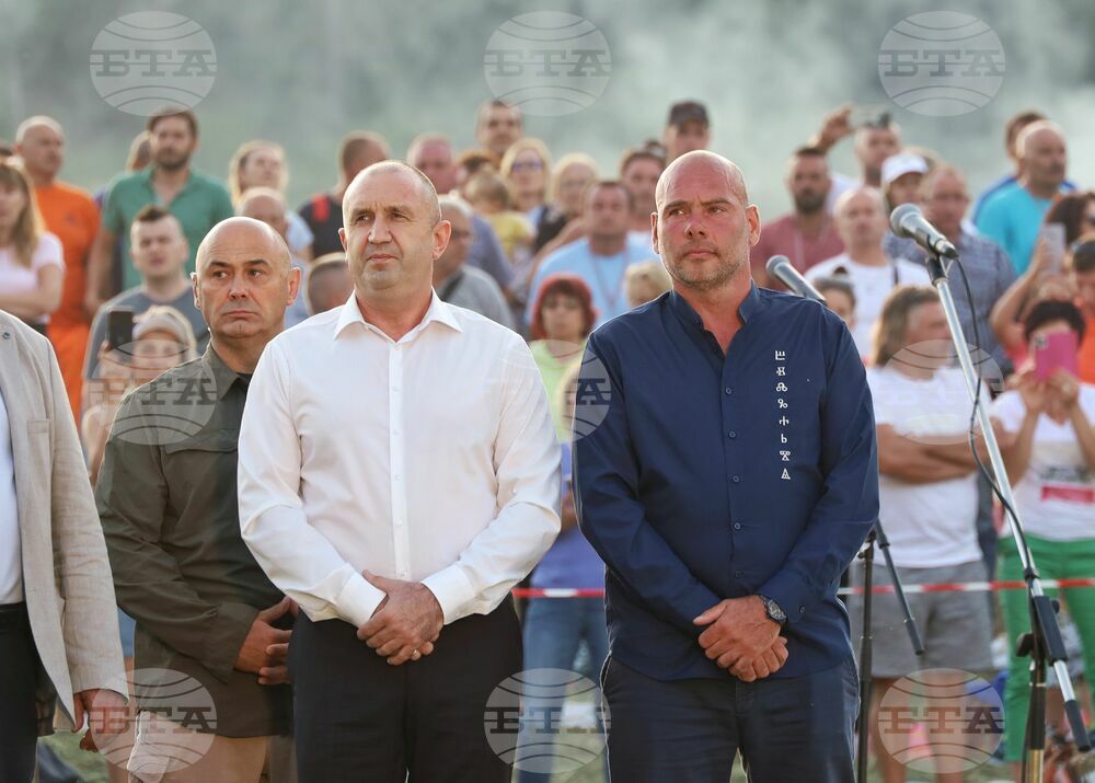 Роженски поляни - пилон „Рожен“ - издигане на националния флаг
