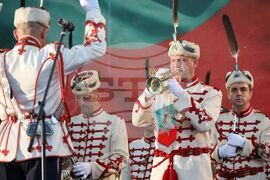 Роженски поляни - пилон „Рожен“ - издигане на националния флаг