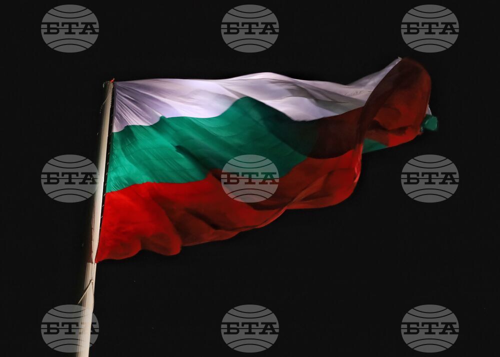 Роженски поляни - пилон „Рожен“ - издигане на националния флаг