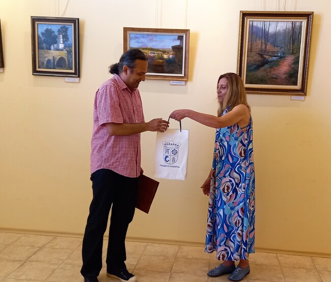 Община Каварна: Ангел Веселинов от Велико Търново представи първата си самостоятелна изложба живопис в Каварна