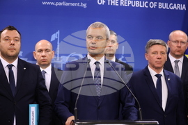 Парламент - Възраждане - брифинг