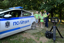 поплицай полицейка кола камера за скорост