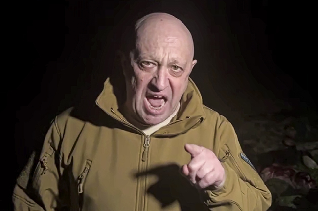 Видео показва Пригожин да посреща свои бойци в Беларус и да им казва, че засега няма да се бият в Украйна