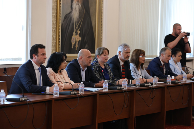 Най-голямото предложение за Бюджет'2023 ще е за изпълнение на исканията на полицаите, каза Деница Сачева от ГЕРБ-СДС след среща с КНСБ