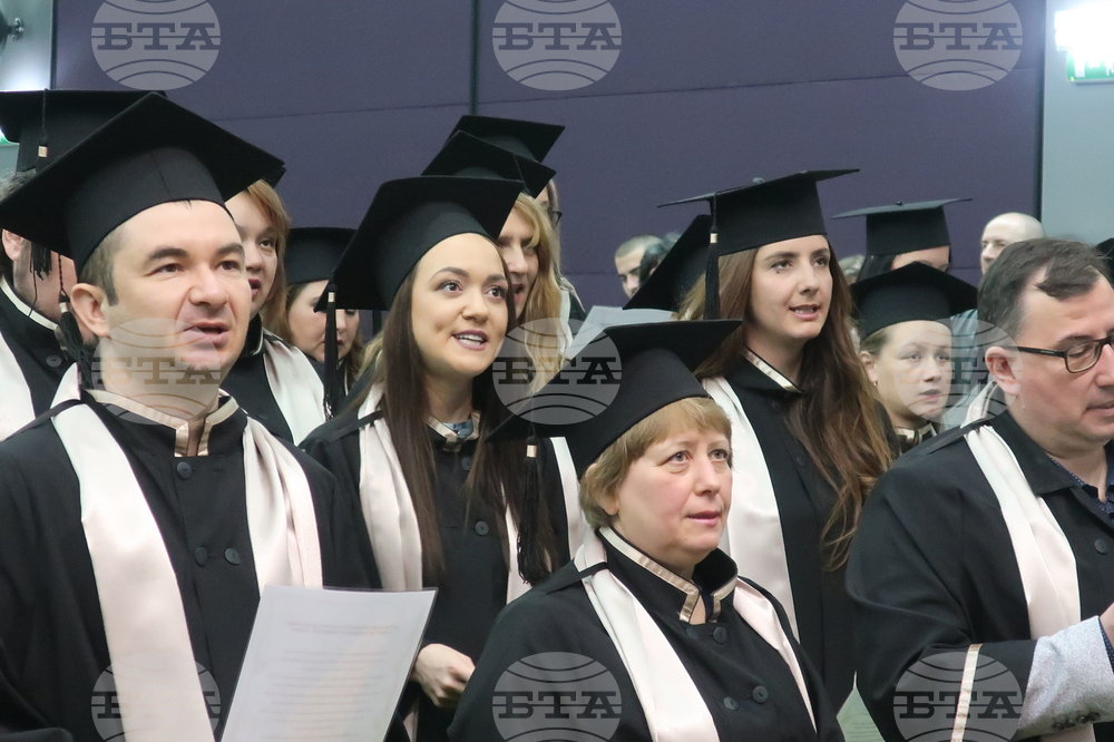В Плевен 140 магистри и бакалаври положиха клетва и получиха дипломи на Медицинския университет в града